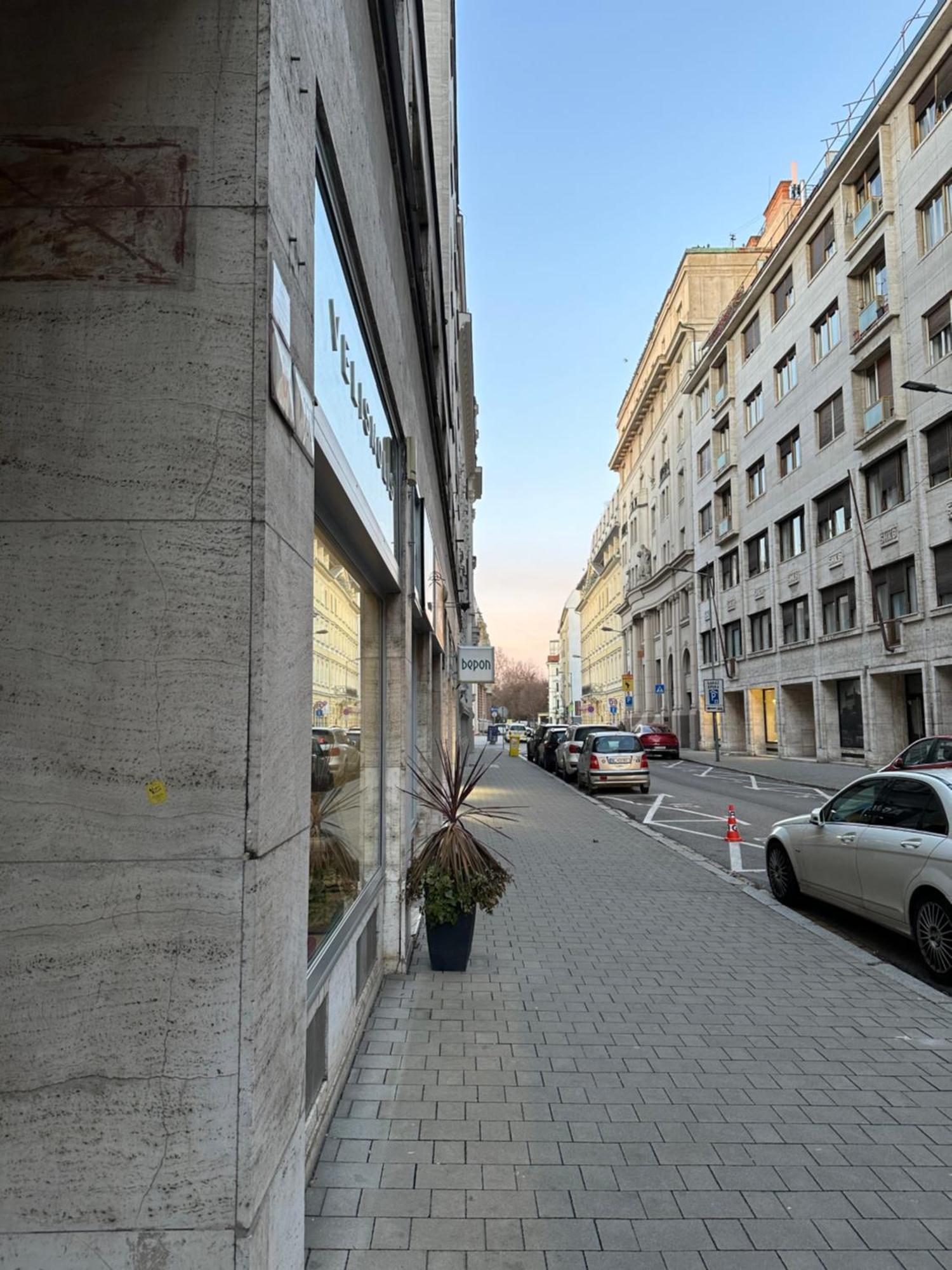 Bratislava Oldtown Apartment 130M2 ,60M2 Terrace And 2 Bathrooms Bagian luar foto