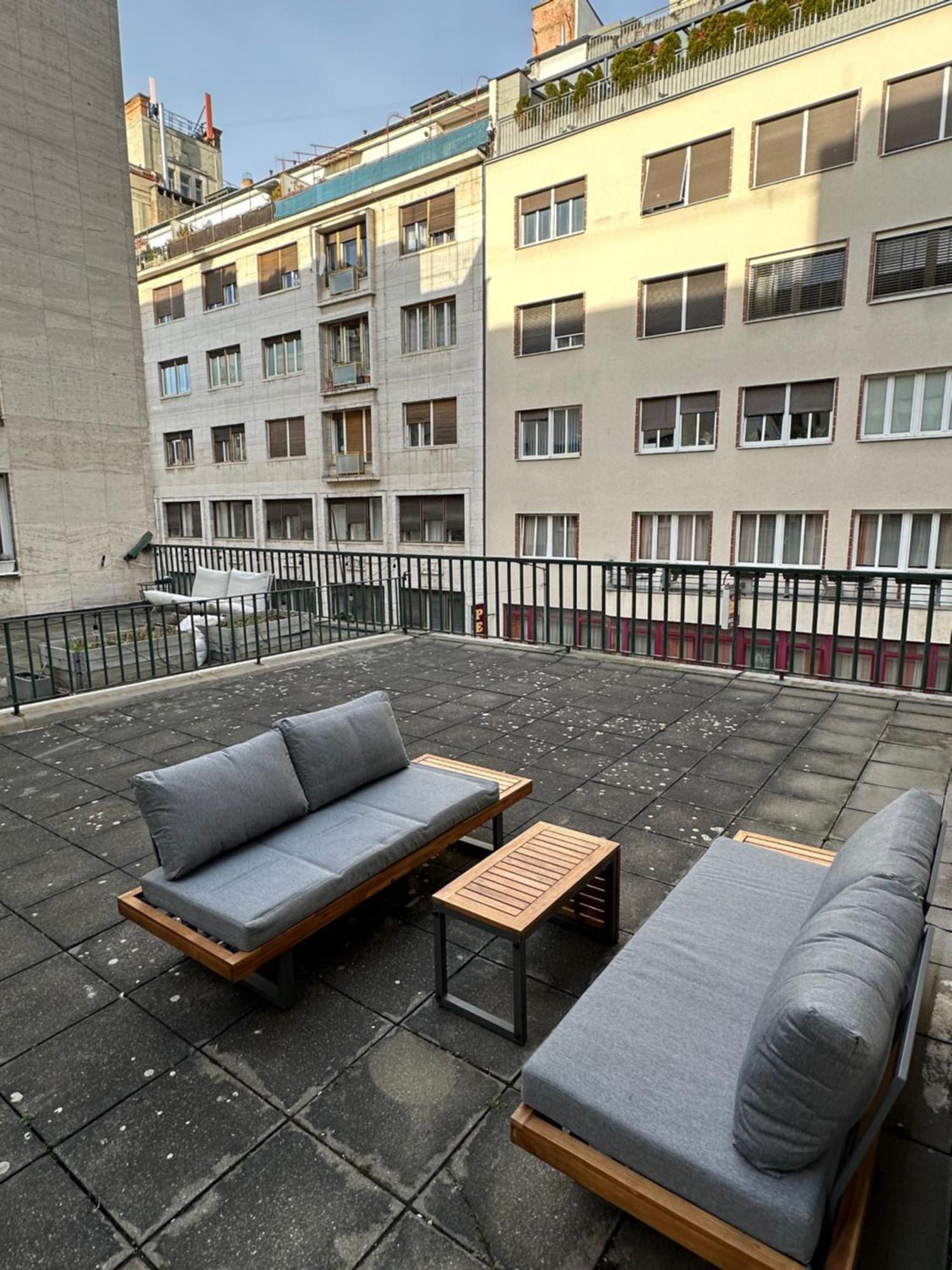 Bratislava Oldtown Apartment 130M2 ,60M2 Terrace And 2 Bathrooms Bagian luar foto