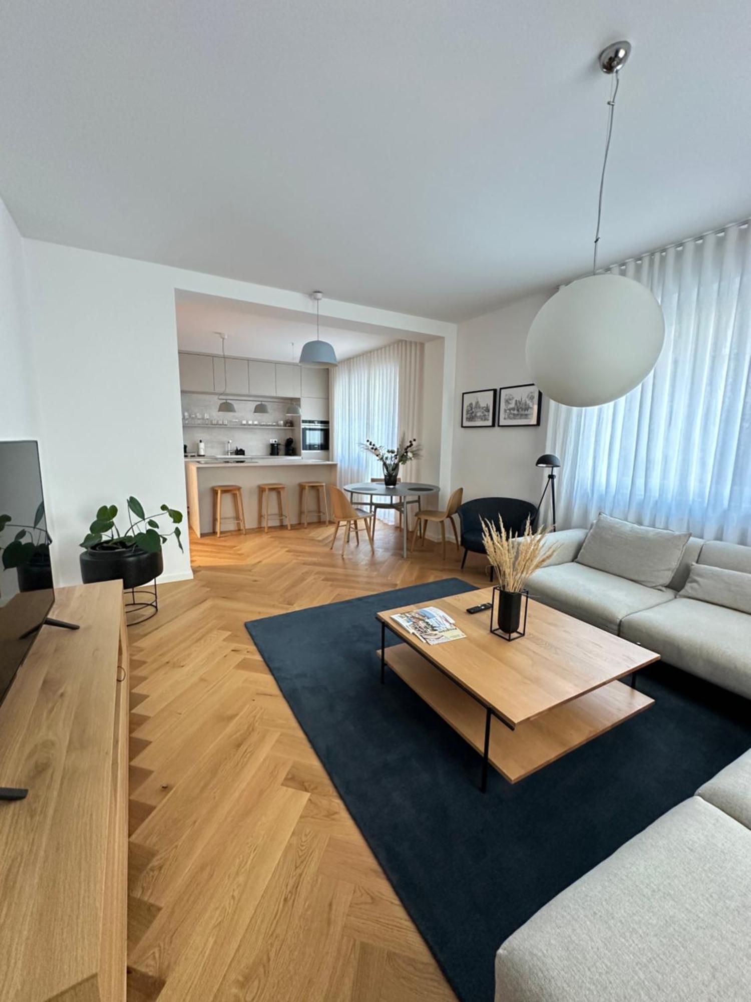 Bratislava Oldtown Apartment 130M2 ,60M2 Terrace And 2 Bathrooms Bagian luar foto